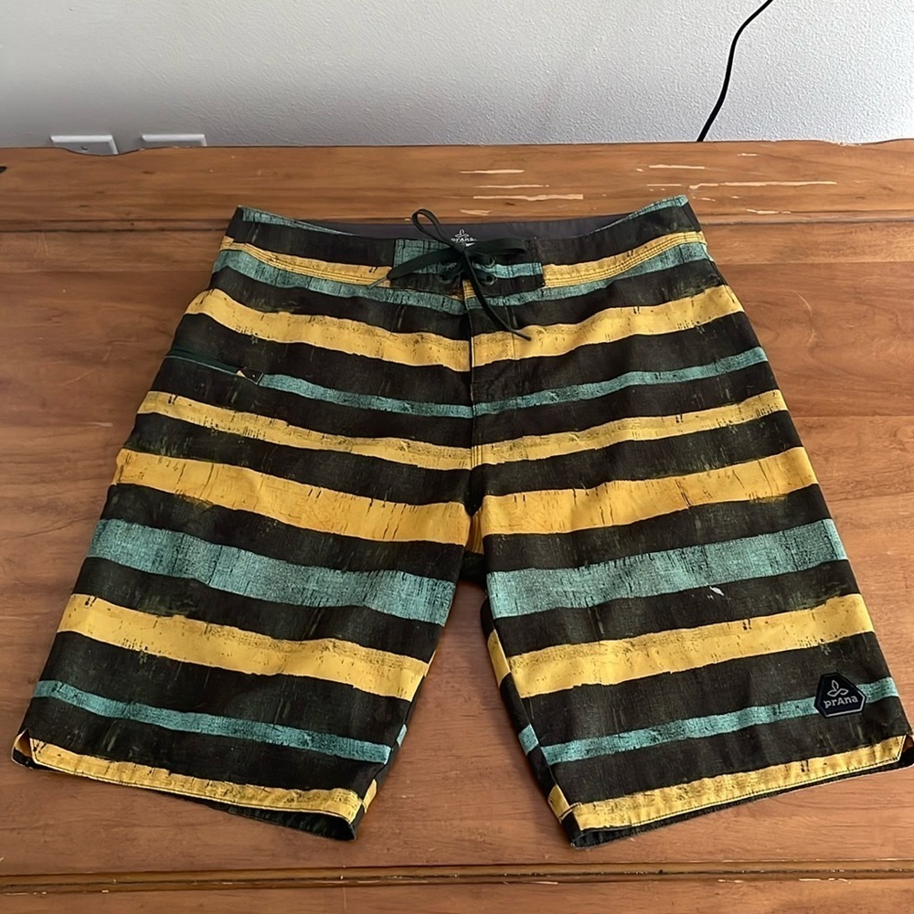 PRANA Board Shorts Size 32
